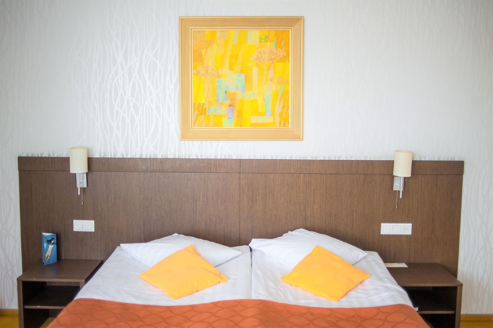 Rija Vef Hotel With Free Parking Riga Exterior photo