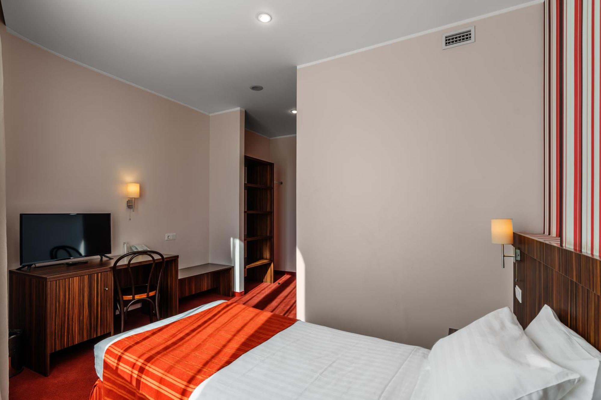 Rija Vef Hotel With Free Parking Riga Room photo